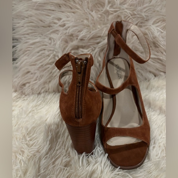 *NEW* Anthropology Seychelles Radical Cognac Suede Pumps - Size 7.5. - Picture 6 of 9